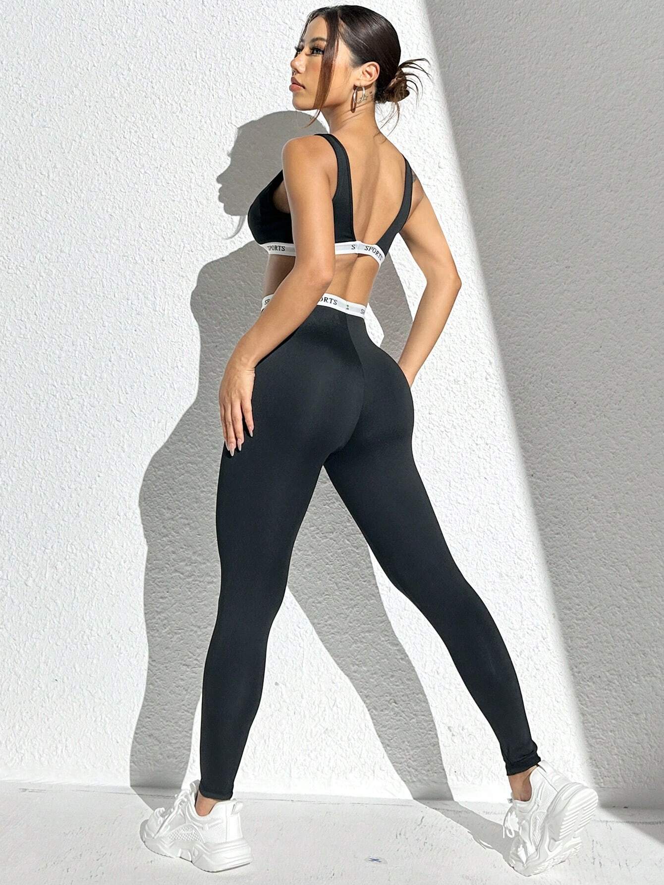 Djup V-bh och tighta leggings - Barbie