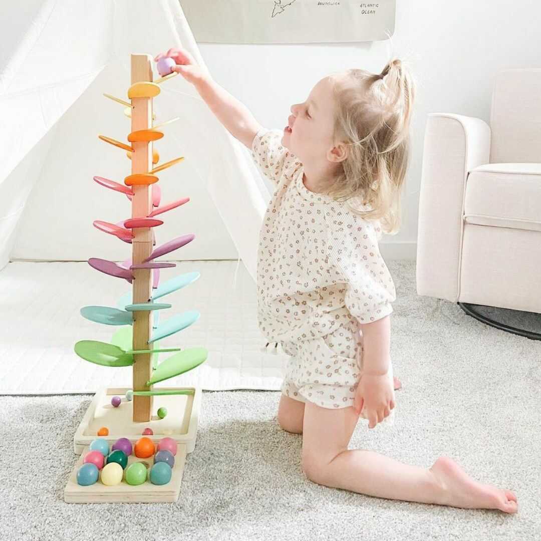 Interaktivt regnbågskulörljudträd - FunPlay