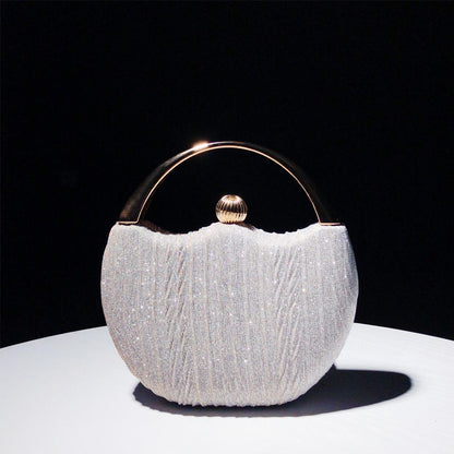 Chic texturerad clutch med metallhandtagsdetalj - Viola