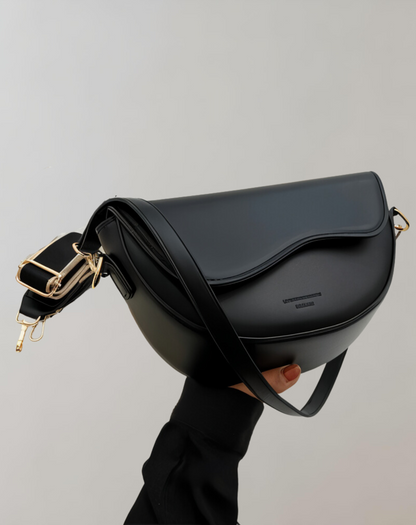 Stilren crossbody-väska i veganskt läder - Beret