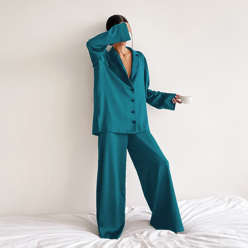Överdimensionerat pyjamasset i satin siden - Mila