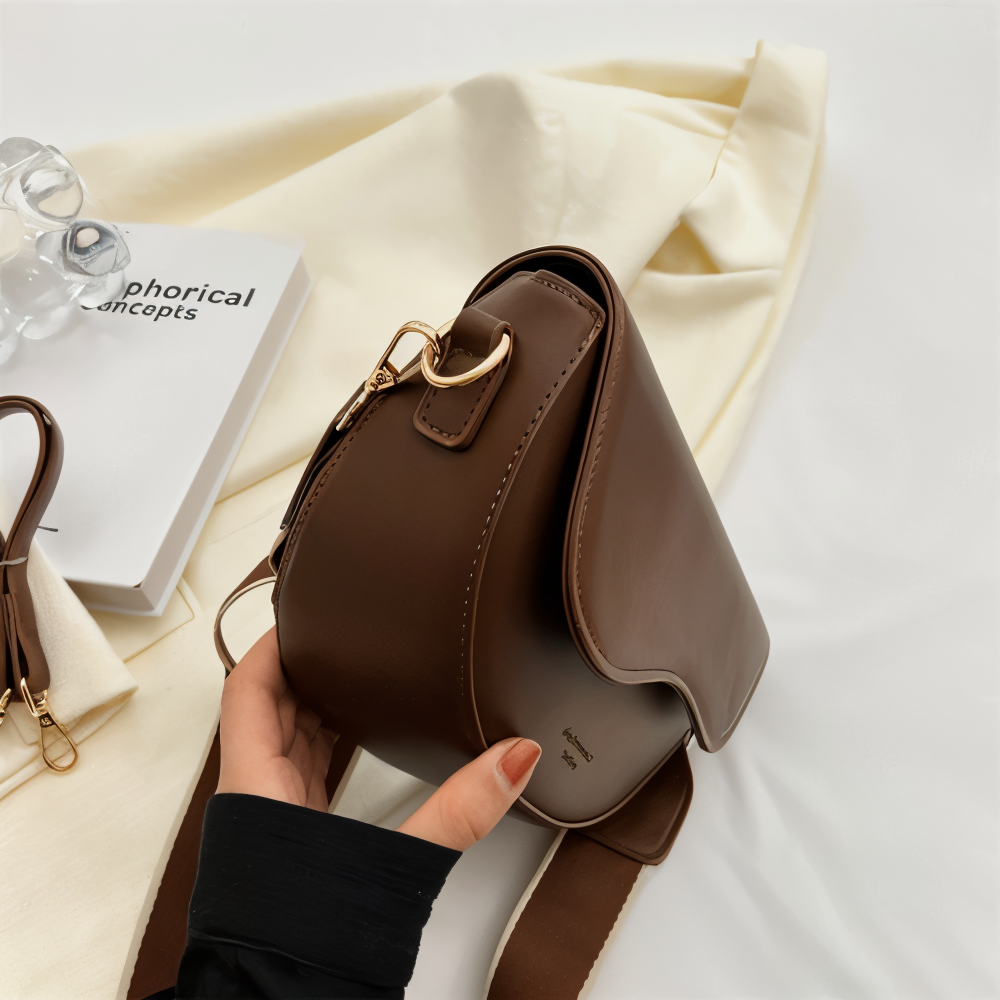 Stilren crossbody-väska i veganskt läder - Beret