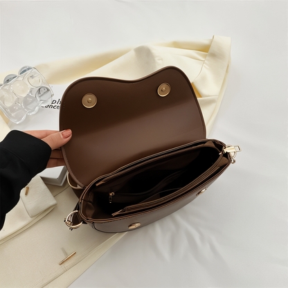 Stilren crossbody-väska i veganskt läder - Beret