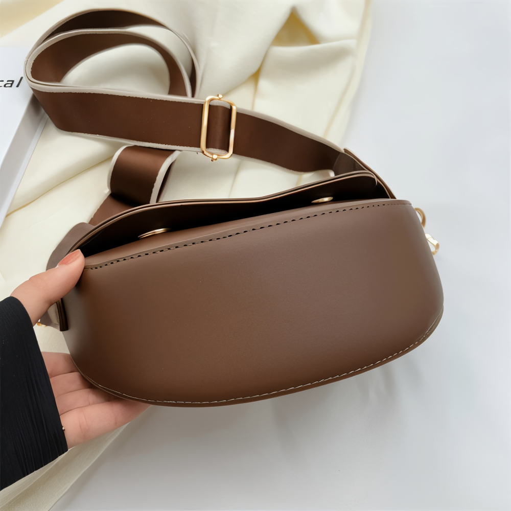 Stilren crossbody-väska i veganskt läder - Beret