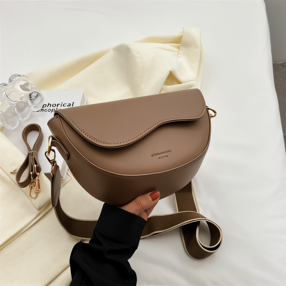 Stilren crossbody-väska i veganskt läder - Beret