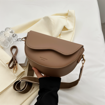 Stilren crossbody-väska i veganskt läder - Beret
