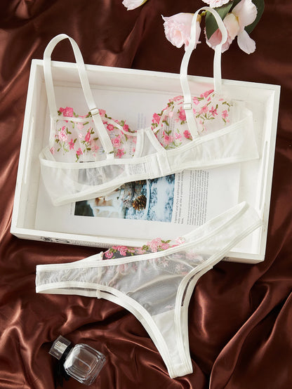 Underklädesset med blommigt broderi - Lizanne