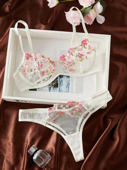 Underklädesset med blommigt broderi - Lizanne