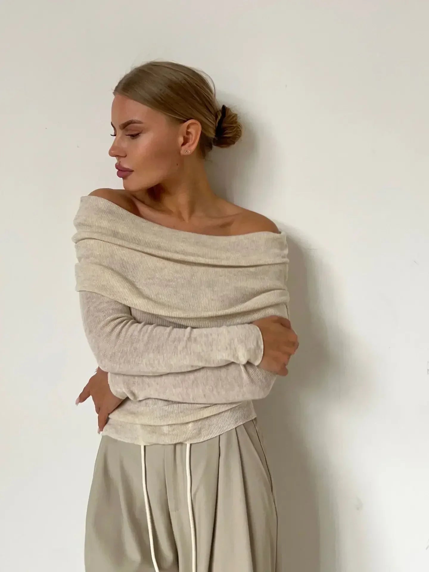 Off-shoulder stickad tröja - Dorotea