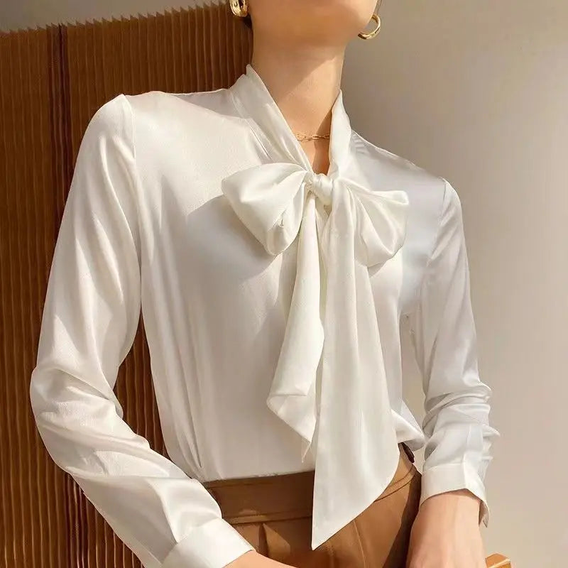 Elegant skjorta i silkesrosett för kvinnor - Linnea