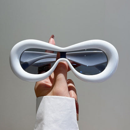 Futuristiska ovala solglasögon med slimmad design -  Marion