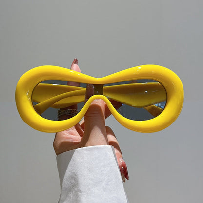 Futuristiska ovala solglasögon med slimmad design -  Marion