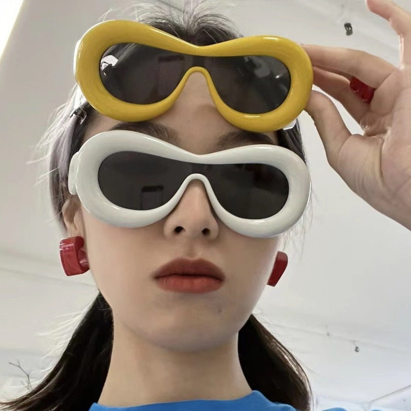 Futuristiska ovala solglasögon med slimmad design -  Marion