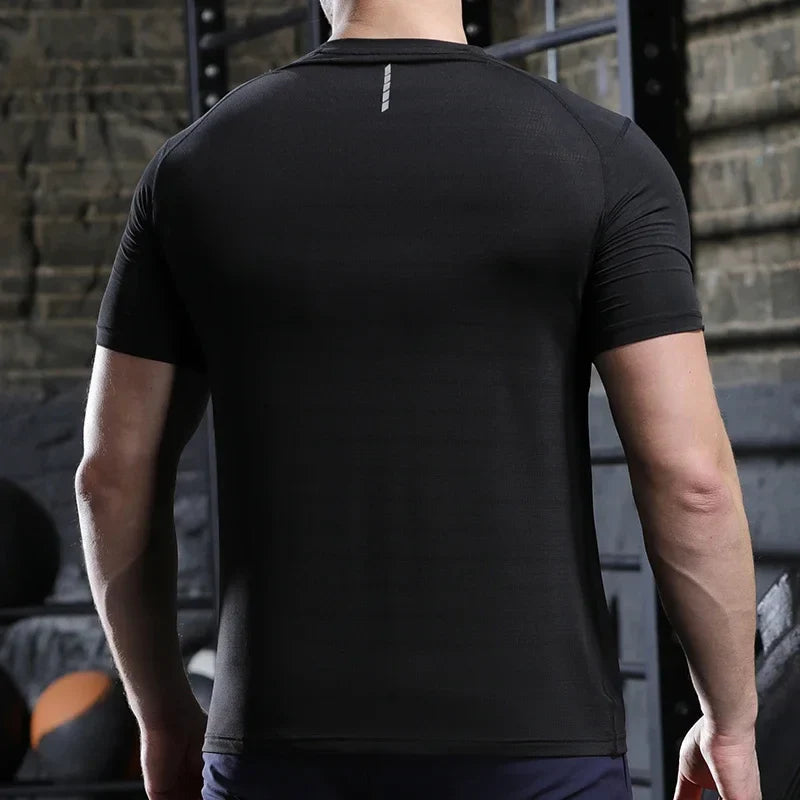 Sport T-shirt i tunn is siden för män - Rune