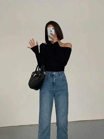 Off-Shoulder Topp med Skuren Detalj - Frideborg
