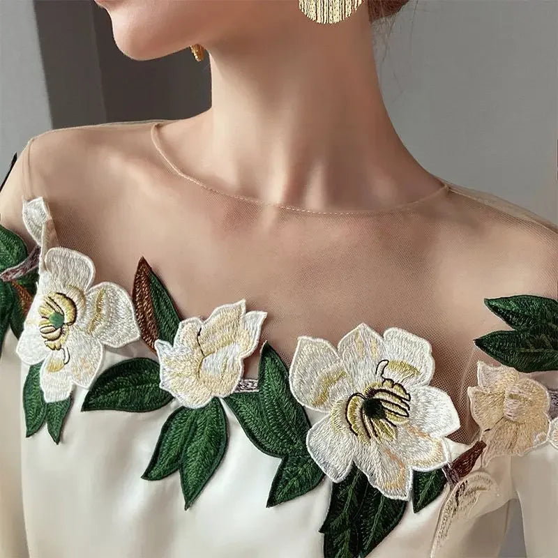 Satinblus Elegant broderad skjorta - Tyra