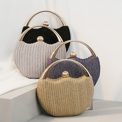 Chic texturerad clutch med metallhandtagsdetalj - Viola