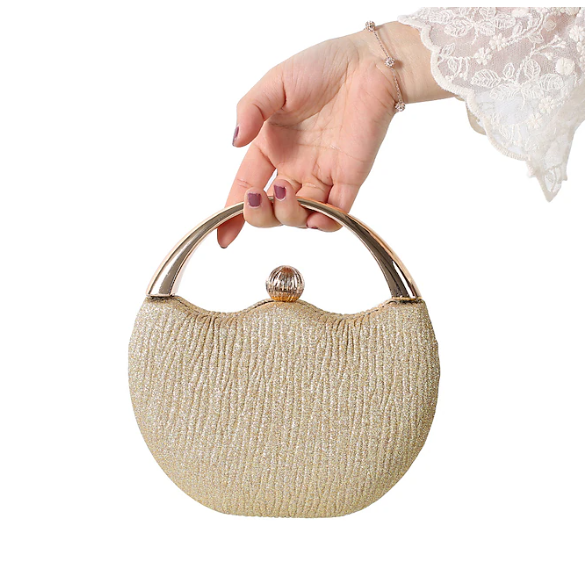 Chic texturerad clutch med metallhandtagsdetalj - Viola