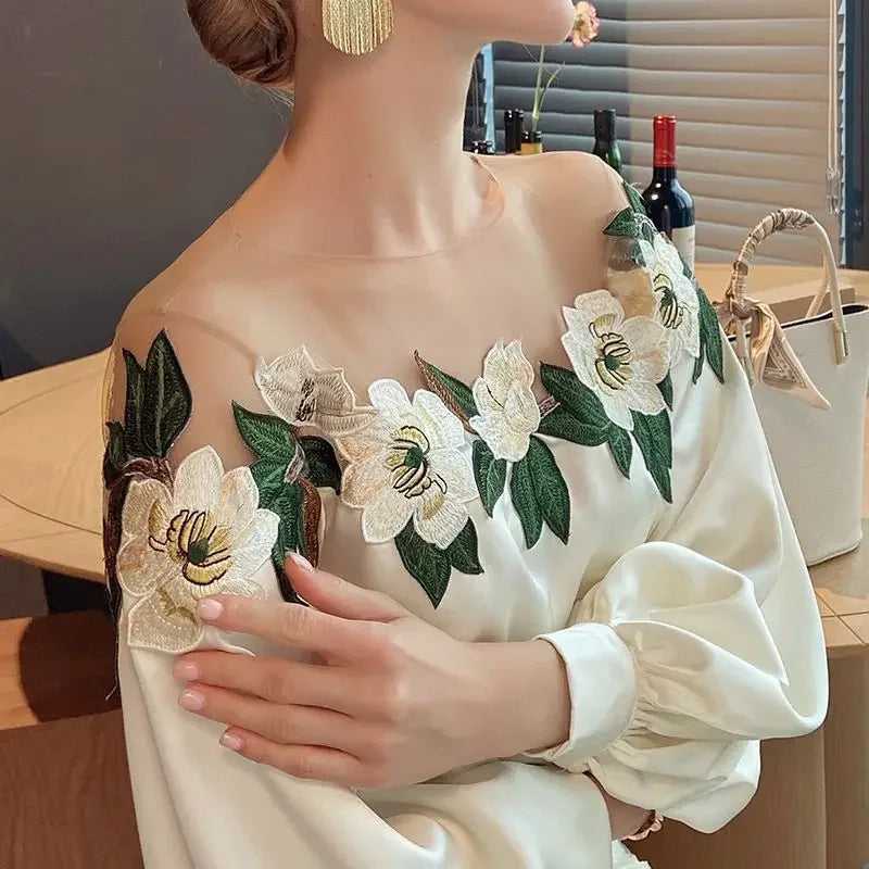 Satinblus Elegant broderad skjorta - Tyra
