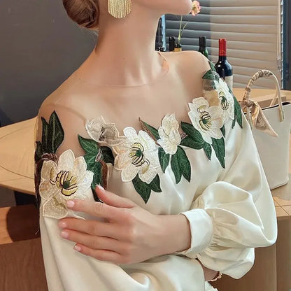 Satinblus Elegant broderad skjorta - Tyra