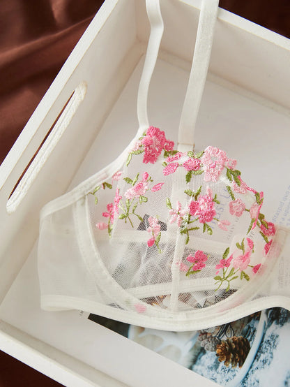 Underklädesset med blommigt broderi - Lizanne